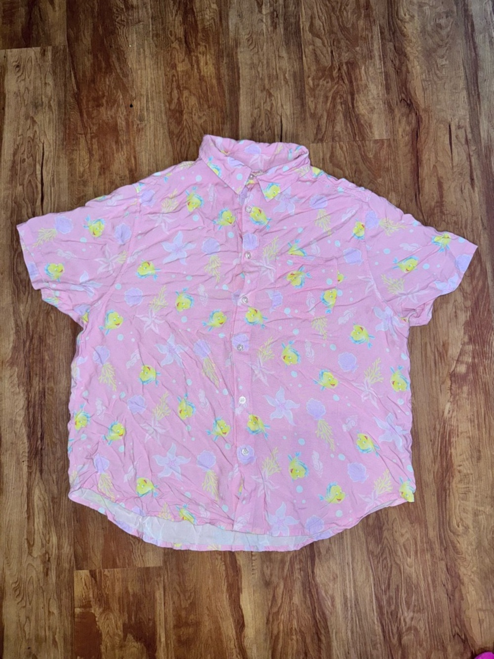 Disney Parks Men’s Size XL The Little Mermaid Flounder Pink Camp Shirt Button Do